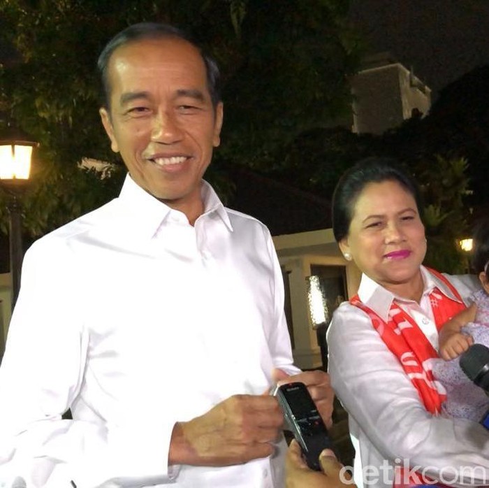 Capres petahana Joko Widodo Capres petahana Joko Widodo sebelum ke arena debat keempat Pilpres 2019