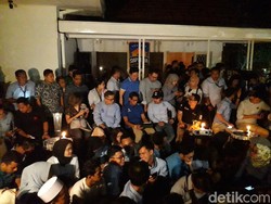 Earth Hour, Sandiaga Nobar Debat Pilpres Gelap-gelapan