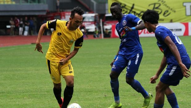 Bhayangkara FC (kuning) baru meraih satu poin di Liga 1 2019.
