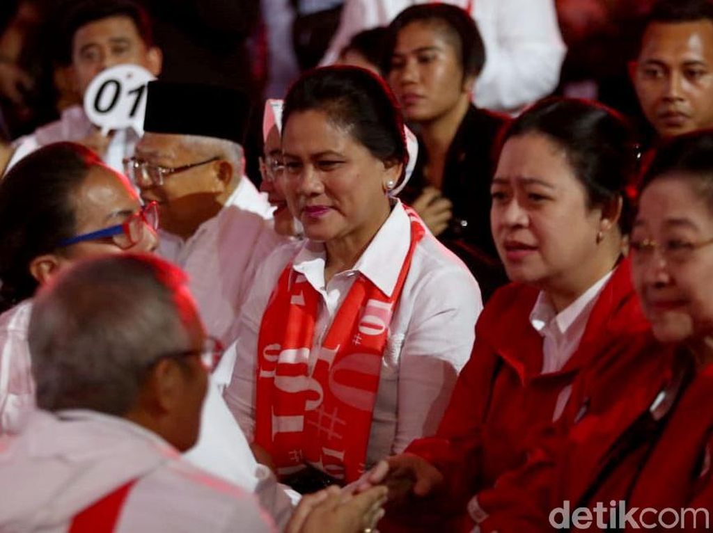 Iriana Jokowi-Megawati Masuk Daftar Capres Perempuan Versi ARSC Iriana Jokowi-Megawati Masuk Daftar Capres Perempuan Versi ARSC