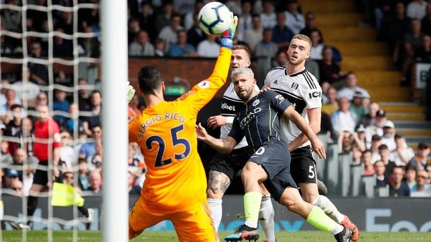 Sergio Aguero menggandakan keunggulan Man City atas Fulham.