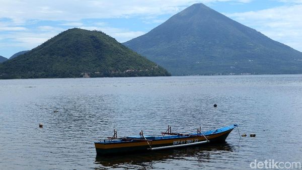 Melihat Keindahan Alam Ternate seperti di Lembaran Uang Rp 1000