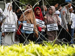 Ketika Emak-emak Berdaster Ikut Apel Siaga 313 Ketika Emak-emak Berdaster Ikut Apel Siaga 313