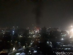Rumah Terbakar di Dekat Pasar Mampang Jaksel