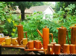 Warga Sukabumi Sulap Limbah Bambu Menjadi Karya Seni