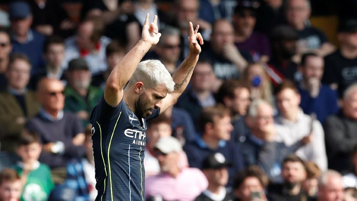 Sergio Aguero mengalami cedera saat Man City mengalahkan Fulham (REUTERS/David Klein)