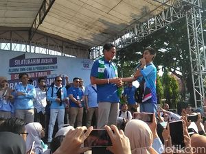 Mata Sandiaga Berkaca-kaca Saat Didoakan Disabilitas