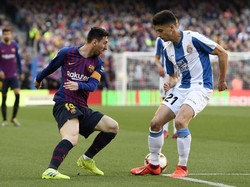 Barcelona menjamu Espanyol di Camp Nou, Sabtu (30/3/2019) malam WIB. Blaugrana dominan dalam penguasaan bola, namun sulit menembus pertahanan Espanyol. (Foto: Alex Caparros/Getty Images)