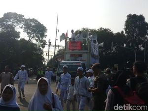 Gelar Apel Siaga 313, Massa FUI Tiba di KPU