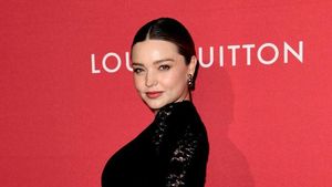 Baru Lahiran Sudah Hamil Lagi, Ini Gaya Seksi Miranda Kerr Berperut Buncit