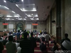 Jelang Apel Siaga 313, Massa Salat Subuh di Masjid Sunda Kelapa Jelang Apel Siaga 313, Massa Salat Subuh di Masjid Sunda Kelapa