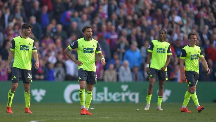 Huddersfield Town jadi tim pertama yang terdegradasi di Premier League musim ini. (Foto: Justin Setterfield/Getty Images)