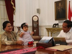 Gemas! Temani Jokowi, Sedah Mirah Duduk di Meja Istana