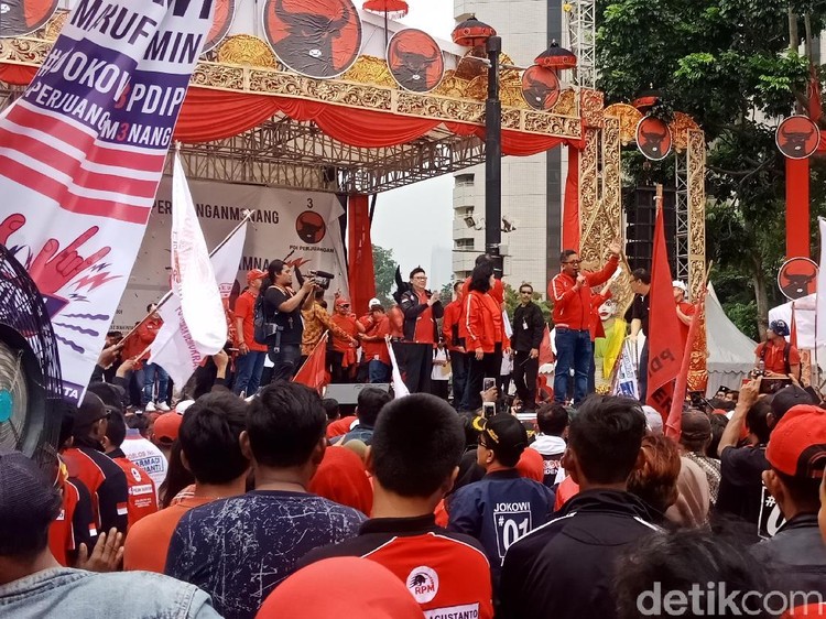 PDIP Minta Kader Door to Door Sosialisasikan 3 Kartu Sakti Jokowi