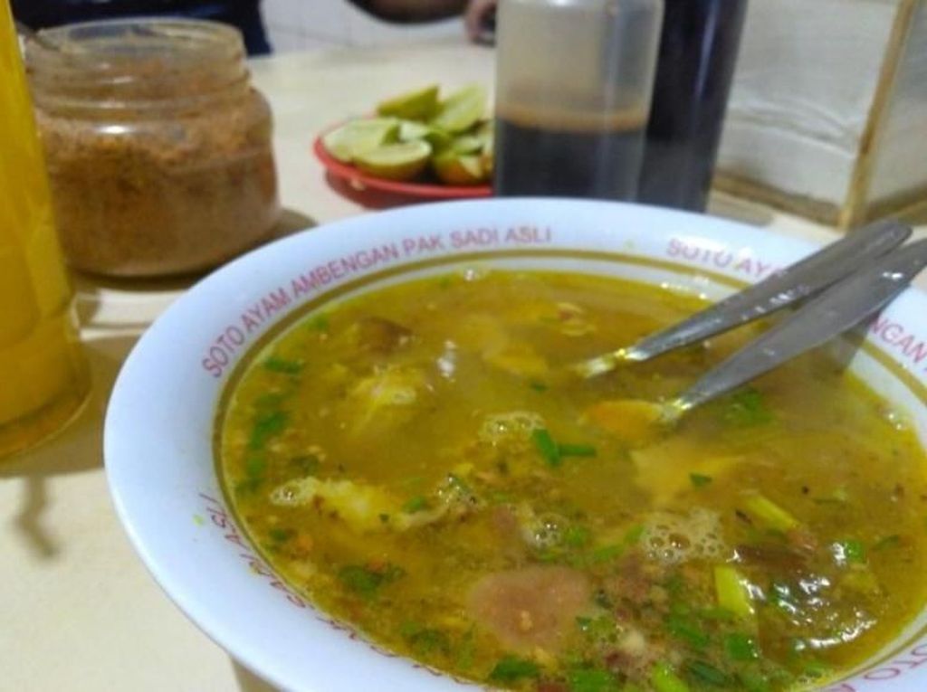 Foto: Siang-siang Wisata Kuliner Soto Ambengan di Surabaya Foto: Siang-siang Wisata Kuliner Soto Ambengan di Surabaya