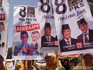 Massa Berdatangan ke Kampanye Akbar Prabowo-Sandi Stadion Delta Sidoarjo