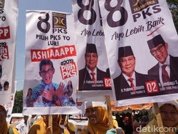 Massa Berdatangan ke Kampanye Akbar Prabowo-Sandi Stadion Delta Sidoarjo