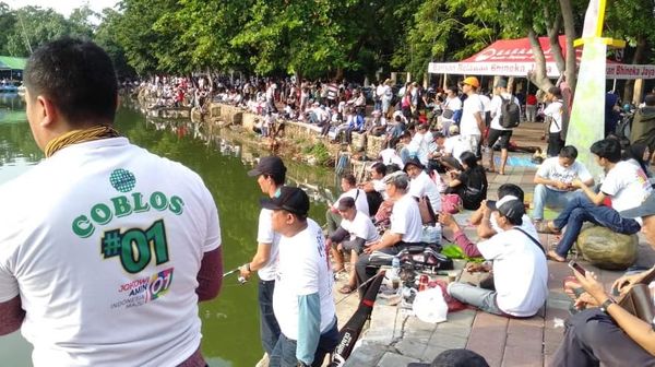 Serunya Lomba Mancing Para Relawan