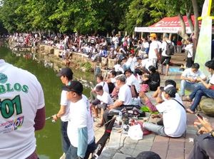 Serunya Lomba Mancing Para Relawan Serunya Lomba Mancing Para Relawan
