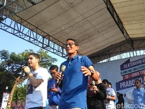Bersama Al, Sandi Ajak Pendukungnya Nyanyi Hadapi Dengan Senyuman