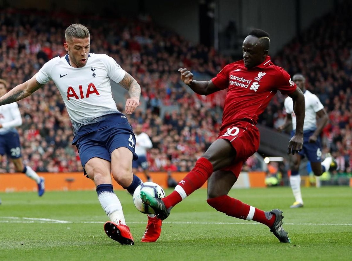 Pemai Tottenham Hotspur, Toby Alderweireld, saat melawan Liverpool. (Foto: Paul Childs/Action Images via Reuters)