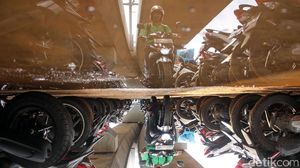 Parkir MRT Lebak Bulus Mulai Ramai Diisi Kendaraan