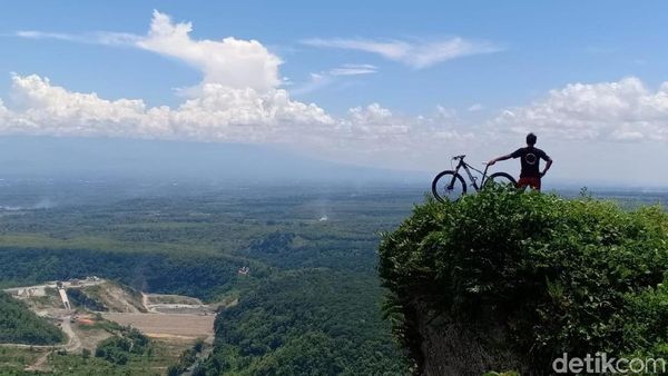 Foto: Sepeda Gunung dan Keindahan Panorama Ponorogo