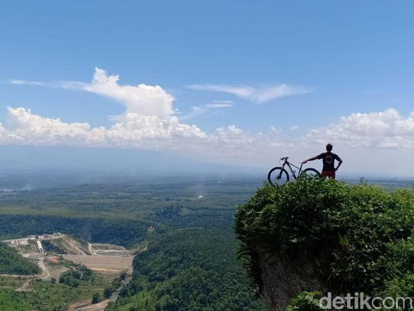 Foto: Sepeda Gunung dan Keindahan Panorama Ponorogo