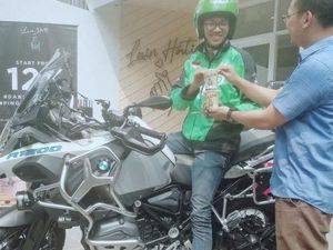 Mewah! Pakai Motor Rp 700 Juta, Driver Ojol Ini Antar Pesanan Es Kopi