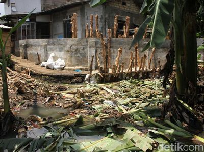Ini Tanggul Jebol yang Mengakibatkan Banjir di RW 06 Jati Padang