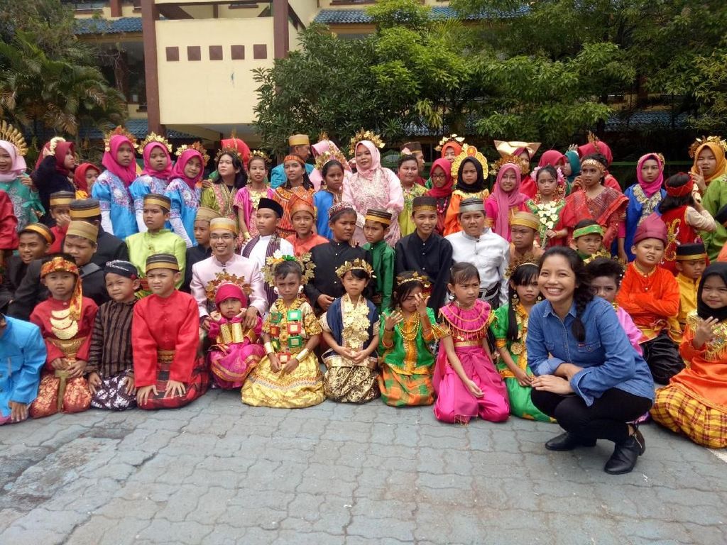Makassar Canangkan Hari Kebudayaan, Pamer Baju Adat Indonesia