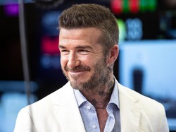 Dihukum 6 Bulan Tak Boleh Nyetir, Beckham Disopiri Anaknya
