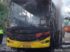 Bus Rosalia Indah Terbakar di Banyumas