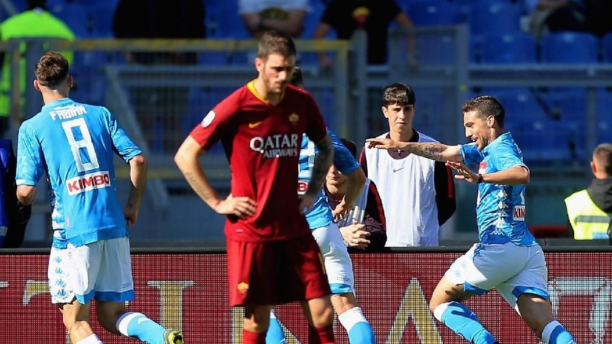 Roma melahirkan sederet torehan buruk usai digasak Napoli 1-4.  (Foto: Paolo Bruno / Getty Images)