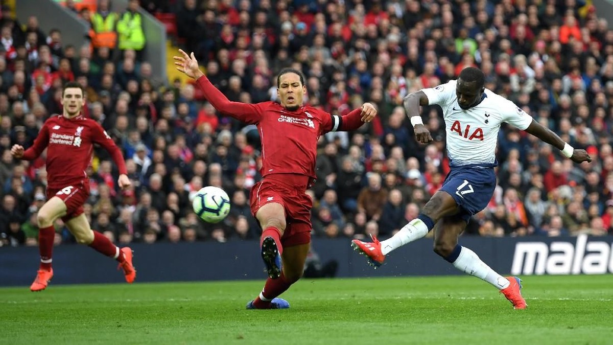 Cedera yang dialami Virgil van Dijk tak serius (Foto: Shaun Botterill/Getty Images)