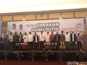 Ratusan Guru Ngaji di Jatim Sepakat Nyoblos Paslon Berbaju Putih Ratusan Guru Ngaji di Jatim Sepakat Nyoblos Paslon Berbaju Putih