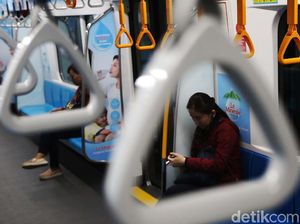 Suasana Hari Pertama MRT Jakarta Mulai Berbayar Suasana Hari Pertama MRT Jakarta Mulai Berbayar