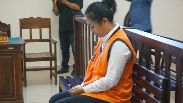 Air Mata Ayu yang Poliandri dan Porotin Suami Miliaran Rupiah