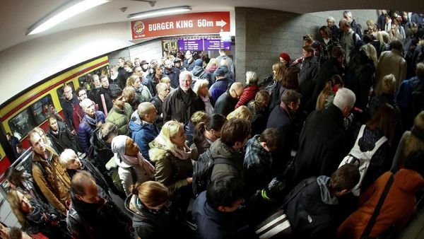 Bus Mogok Massal, Penumpang Kereta di Berlin Membludak