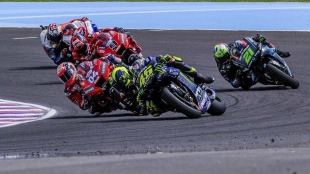 Alex Rins Galau Gagal Ganggu Duel Rossi dan Dovizioso