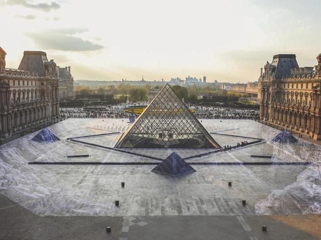 Keren Banget! Trik Ilusi Seniman JR Pukau Jutaan Pengunjung Museum Louvre Keren Banget! Trik Ilusi Seniman JR Pukau Jutaan Pengunjung Museum Louvre