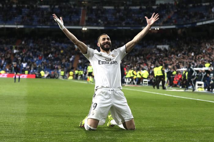 Karim Benzema MADRID, SPAIN - MARCH 31: Karim Benzema of Real Madrid celebrates after scoring his sides third goal during the La Liga match between Real Madrid CF and SD Huesca at Estadio Santiago Bernabeu on March 31, 2019 in Madrid, Spain. (Photo by Gonzalo Arroyo Moreno/Getty Images)