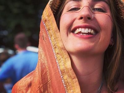 Wanita Ini Pose Tanpa Busana Sebelum Ditemukan Tewas, Jatuh Saat Hiking