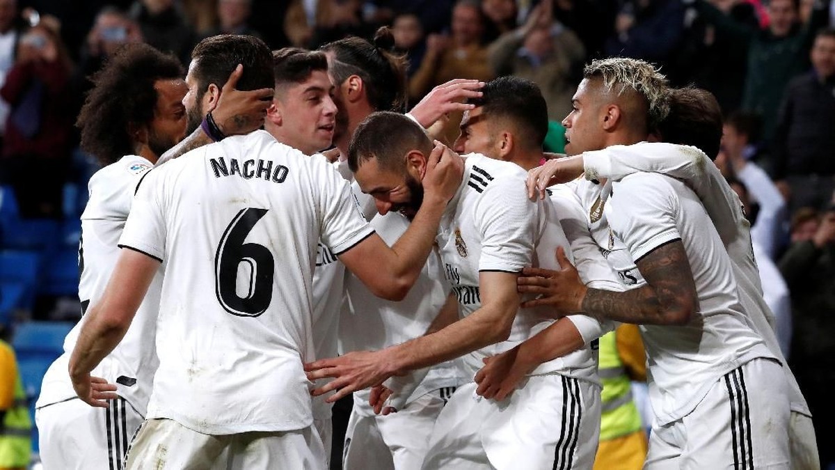 Pelatih Real Madrid Zinedine Zidane menyebut kemenangan atas Huesca adalah laga yang gila. (Foto: Juan Medina / Reuters)