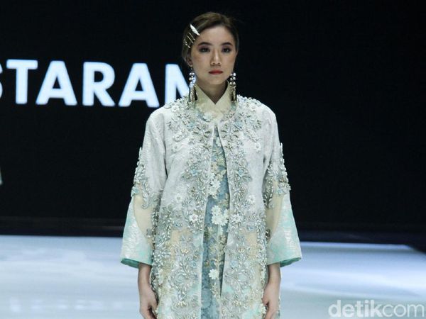 Foto: 15 Busana Bertema Keindahan Kalimantan Karya 6 Desainer x Wardah