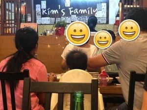 Mengharukan! Keluarga Ini Rayakan Ultah Asisten Rumah Tangganya di Restoran