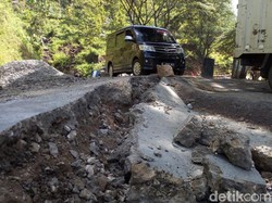 Jalan Nasional Ponorogo-Pacitan Ambles, Sayang Hanya Diuruk Tanah