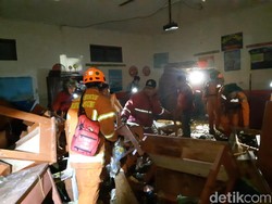 Ngerinya Banjir Terjang SD di Bandung: Siswa Menangis dan Naik Meja