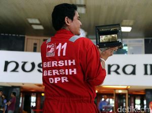 PSI Berikan Gabut Award untuk Anggota DPR