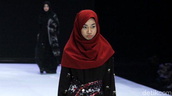 Semangat Hijrah, Baju Syari Mendominasi Bazaar Indonesia Fashion Week 2019